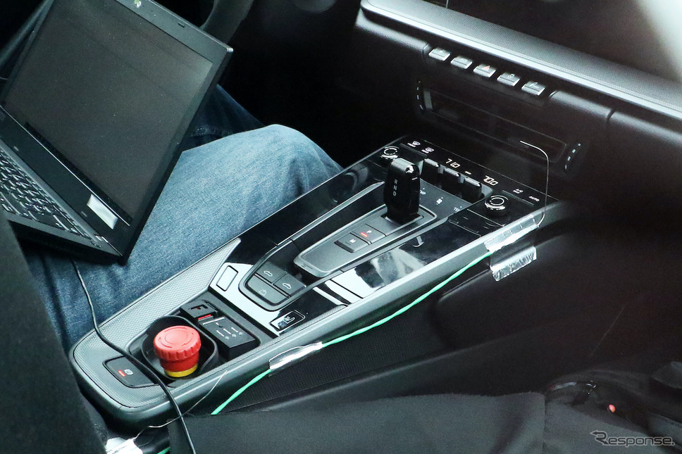 ポルシェ 911 クーペ&カブリオレ 改良新型プロトタイプ(スクープ写真)《APOLLO NEWS SERVICE》