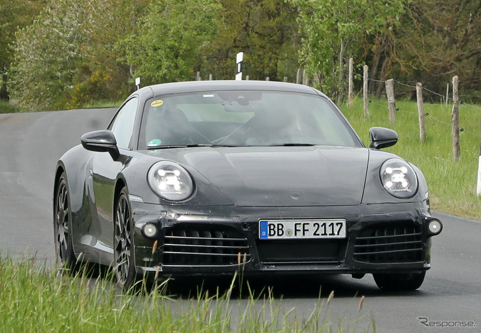 ポルシェ 911 クーペ&カブリオレ 改良新型プロトタイプ(スクープ写真)《APOLLO NEWS SERVICE》