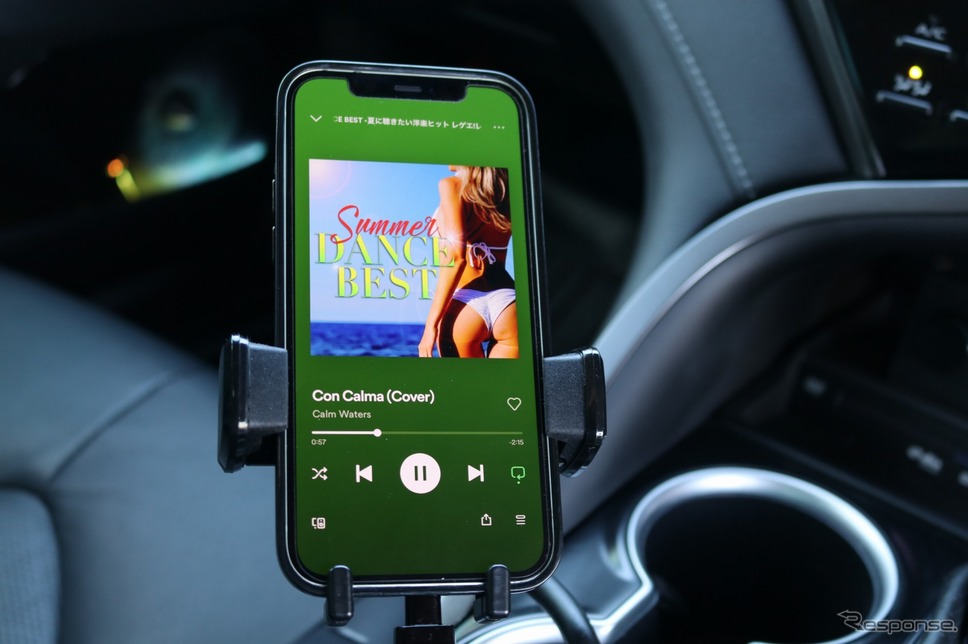 音楽ソースとしてメインに使うのはiPhone。好きな楽曲を一手に集約しているのでポータブルでも車内でもフル活躍する。
