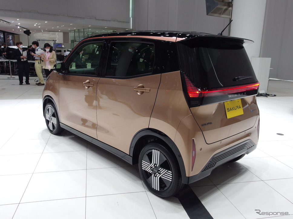 日産 サクラ：暁-アカツキ-サンライズカッパー/ブラック《写真提供 日産自動車》