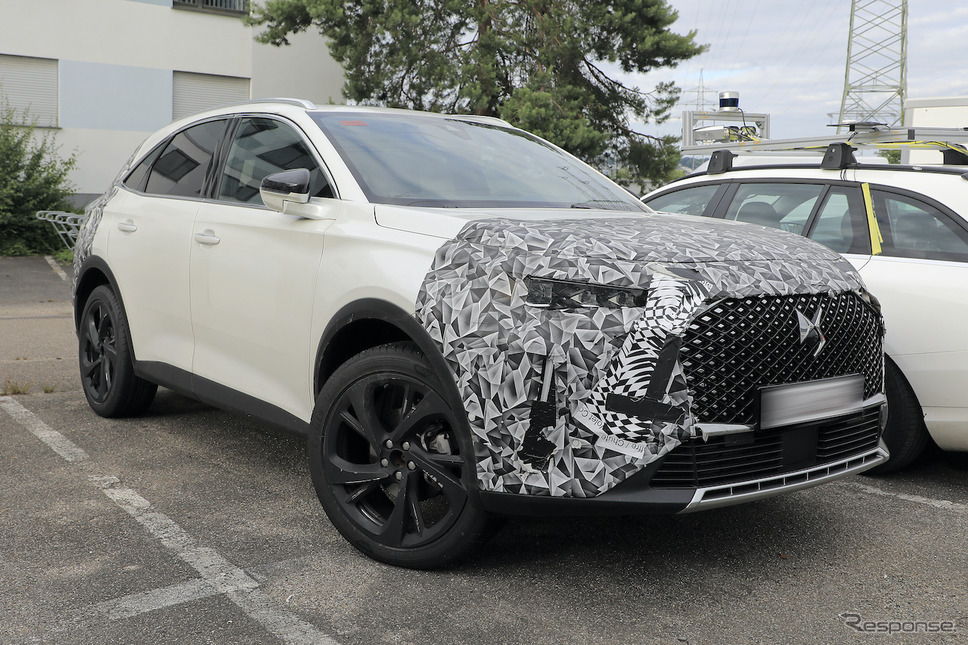 DS 7 クロスバック 改良新型プロトタイプ(スクープ写真)《APOLLO NEWS SERVICE》