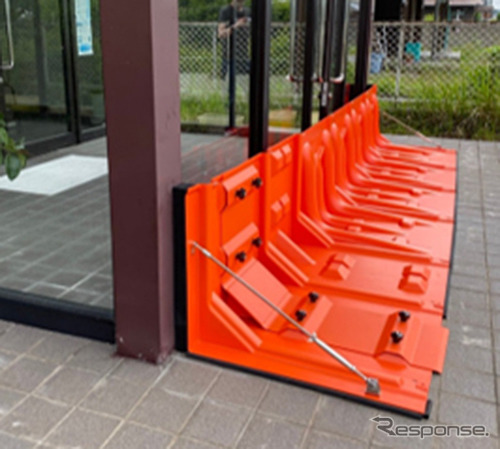 ゲリラ豪雨等による浸水を防ぐ簡易型止水板 Flood Guard F《写真提供 モリタ》