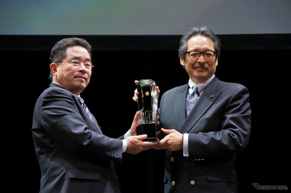 CX-5で日本カーオブザイヤー2012-13を受賞《写真撮影 椿山和雄》