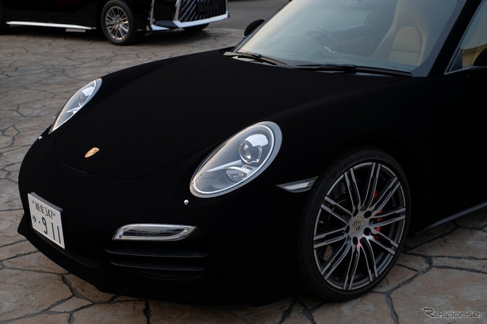世界一黒い車(ポルシェ911)《写真提供 ピットワン》