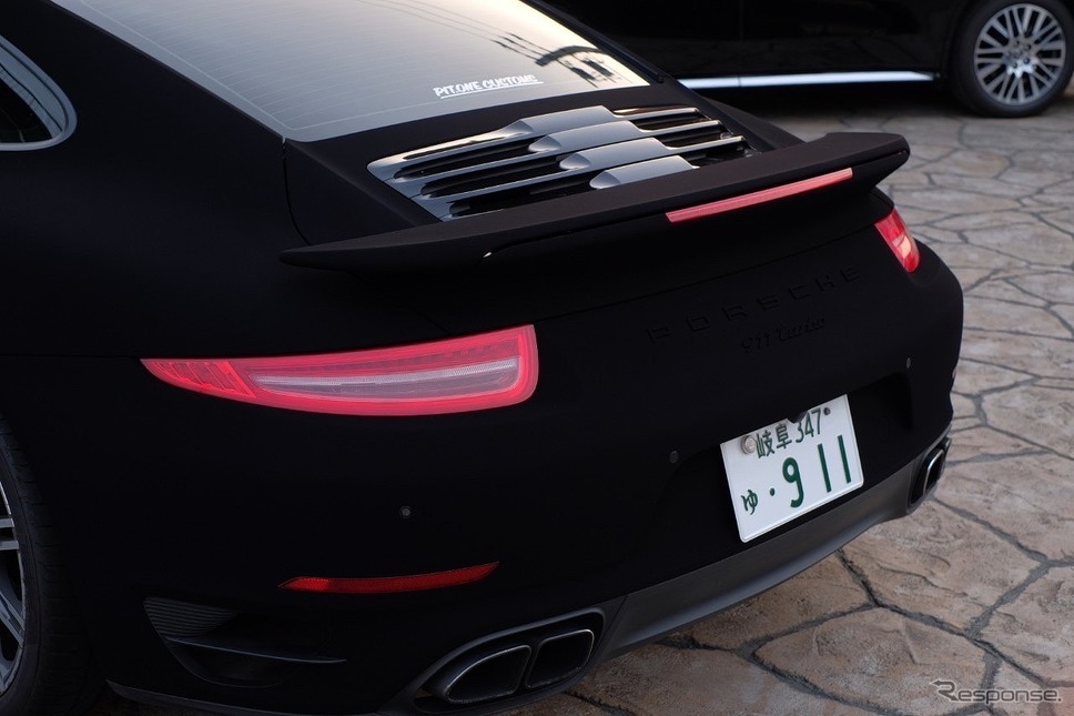 世界一黒い車(ポルシェ911)《写真提供 ピットワン》