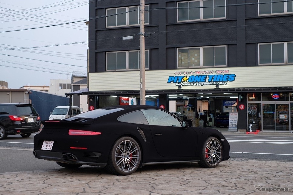 世界一黒い車(ポルシェ911)《写真提供 ピットワン》