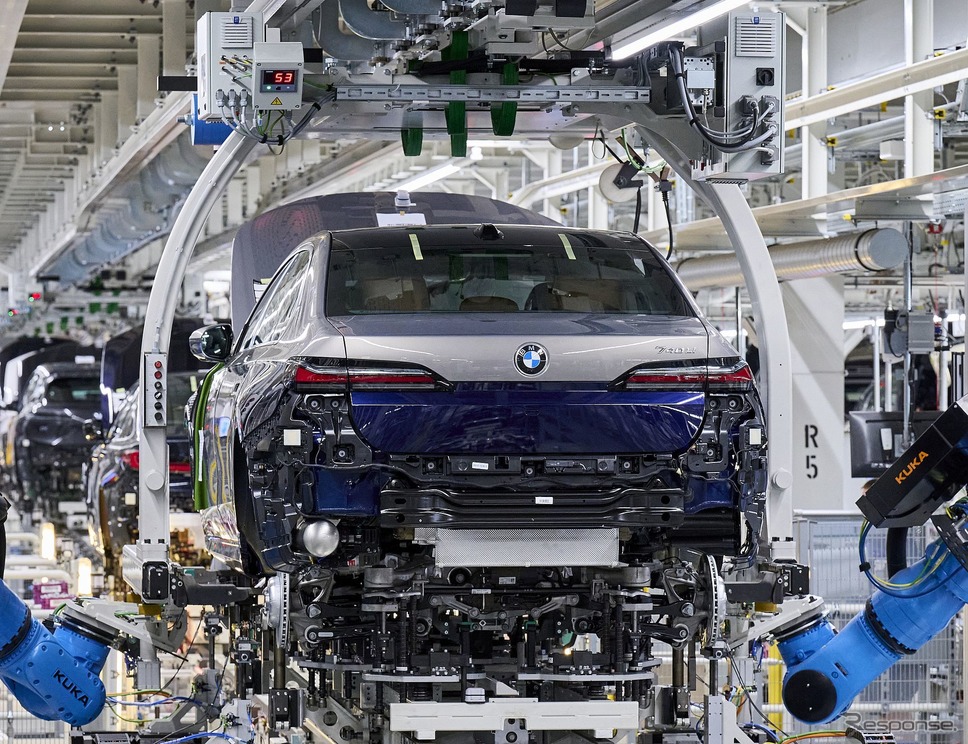 BMWのドイツ・ディンゴルフィン工場で生産を開始した 7シリーズ 新型《photo by BMW》