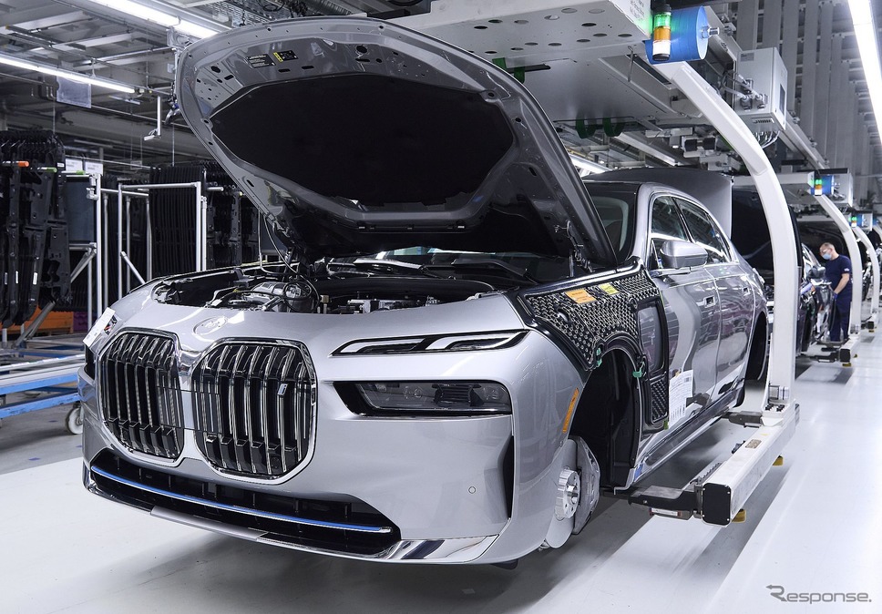 BMWのドイツ・ディンゴルフィン工場で生産を開始した i7《photo by BMW》