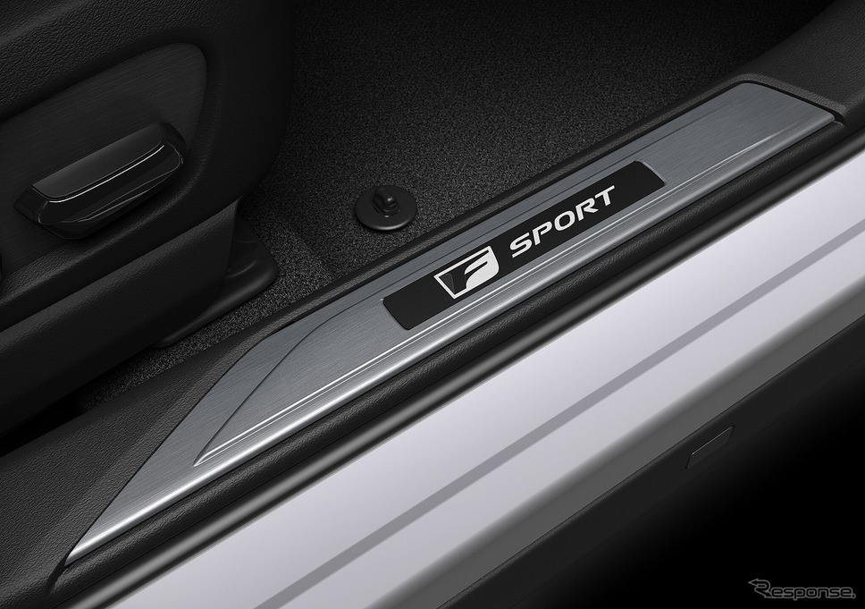 レクサス UX Fスポーツ専用スカッフプレート《写真提供 トヨタ自動車》