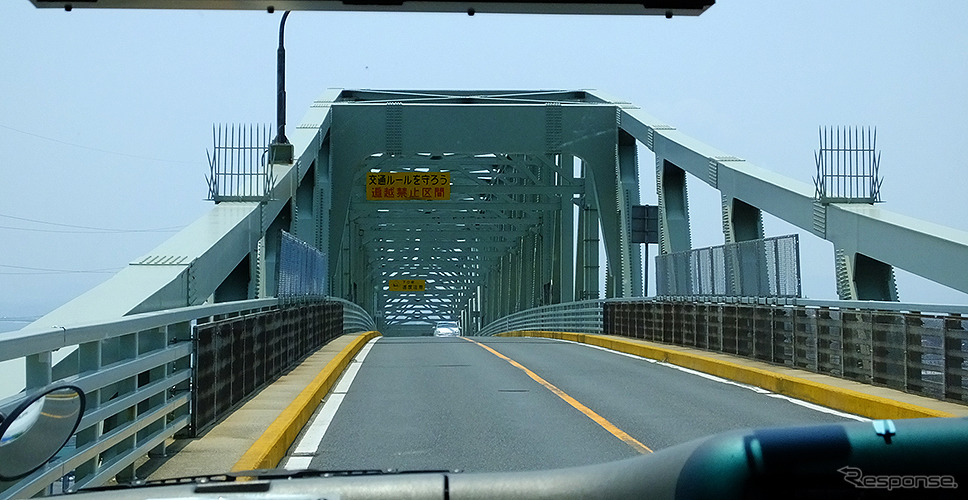境水道大橋。標高50メートルの島根側から鳥取へ駆け下りる！《写真撮影 GA》
