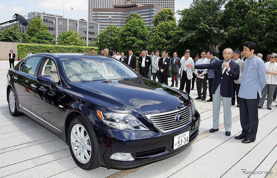 総理官邸における次世代自動車・燃料デモンストレーション(2007年06月)《(Photo by Junko Kimura/Getty Images News/ゲッティイメージズ》