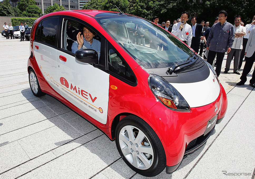 総理官邸における次世代自動車・燃料デモンストレーション(2007年06月)《(Photo by Junko Kimura/Getty Images News/ゲッティイメージズ》