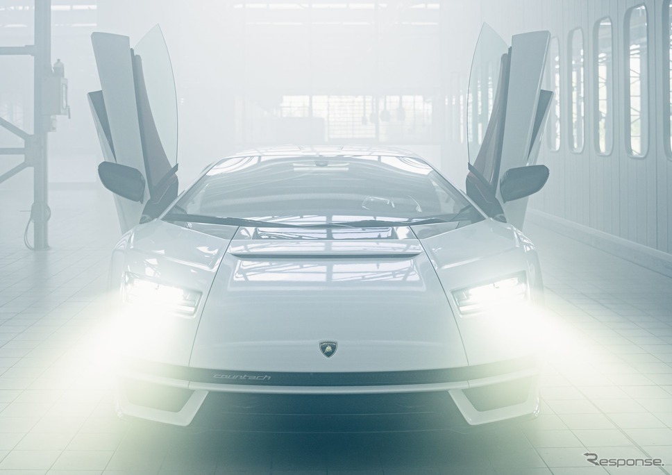 ランボルギーニ・クンタッチ LPI 800-4《photo by Lamborghini》