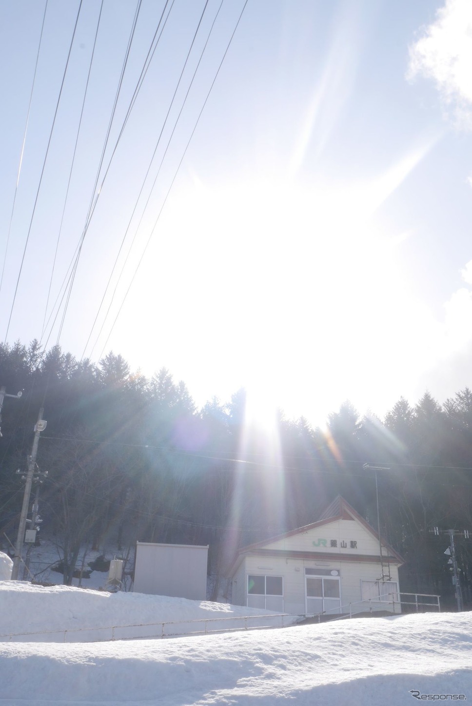 小沢〜然別間にある銀山駅。鉄道マニアの間では人気が高い秘境駅だが、国道から離れていることから、駅乗入れには地域バスの活用が検討されている。《写真撮影 佐藤正樹》