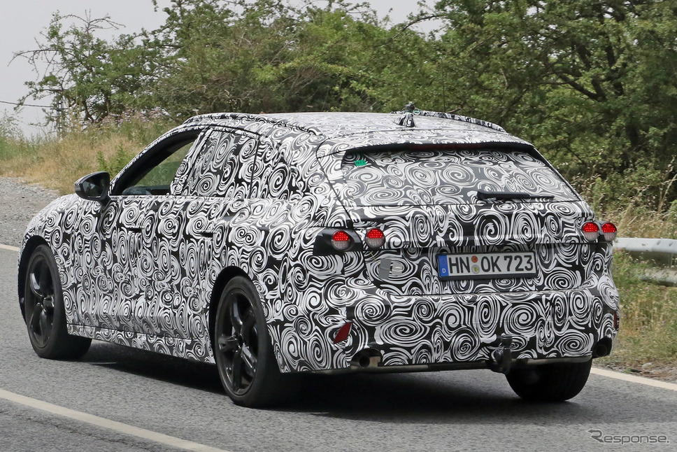 アウディ RS4アバント 次期型プロトタイプ(スクープ写真)《APOLLO NEWS SERVICE》