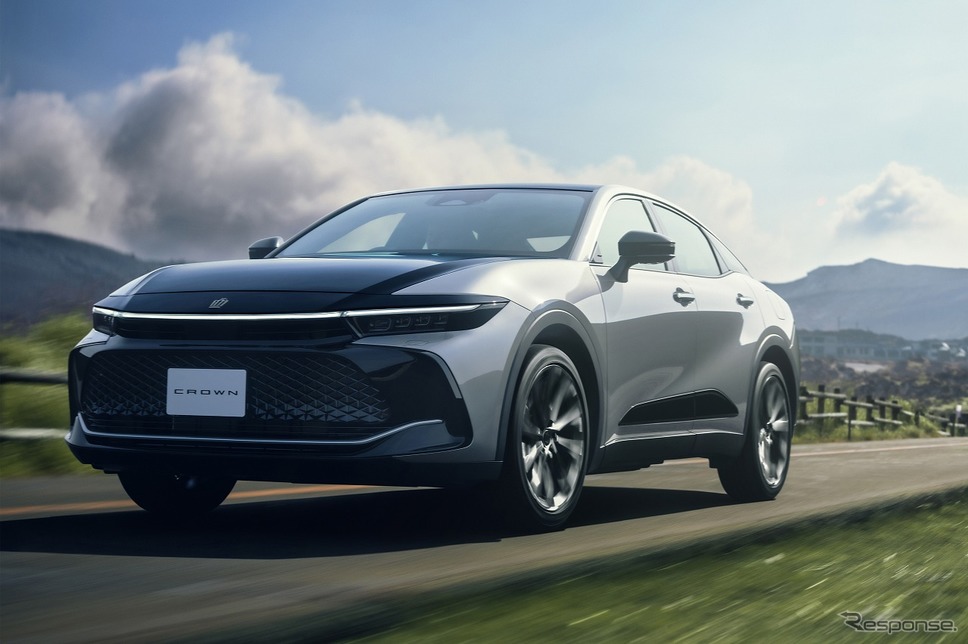 トヨタ クラウン(クロスオーバー)G レザーパッケージ(ブラック×プレシャスシルバー)<オプション装着車>《写真提供 トヨタ自動車》