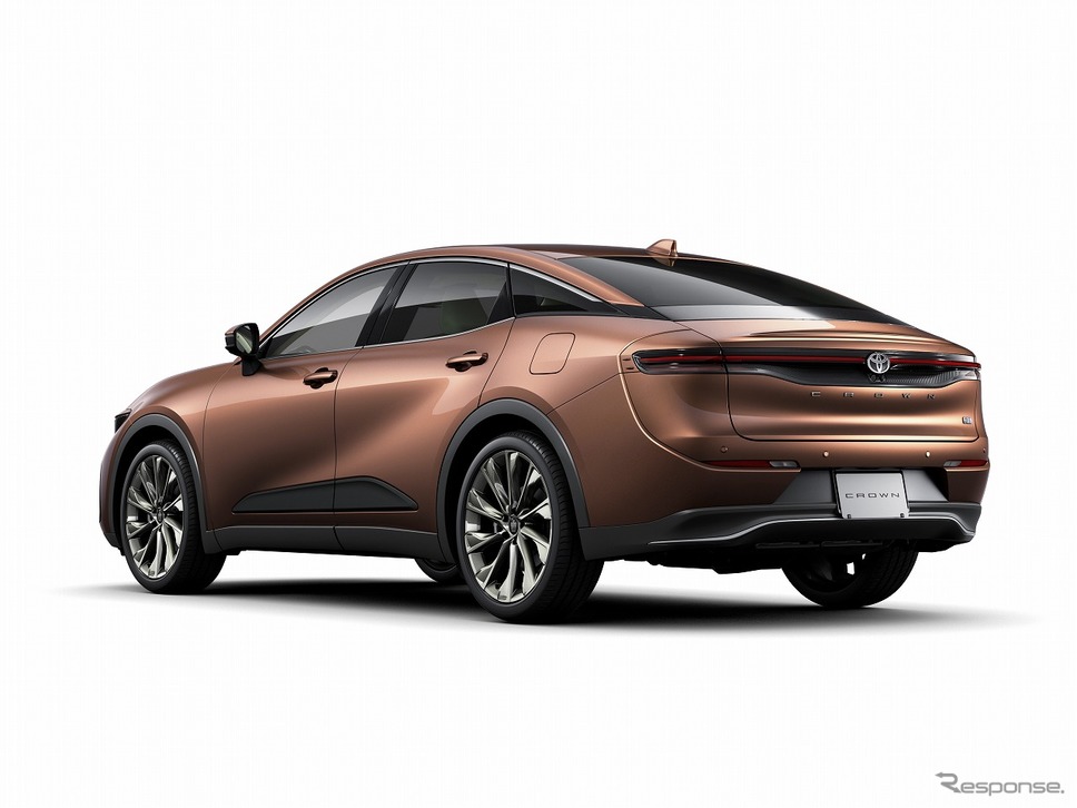 トヨタ クラウン(クロスオーバー) G アドバンスド レザーパッケージ(プレシャスブロンズ)<オプション装着車>《写真提供 トヨタ自動車》