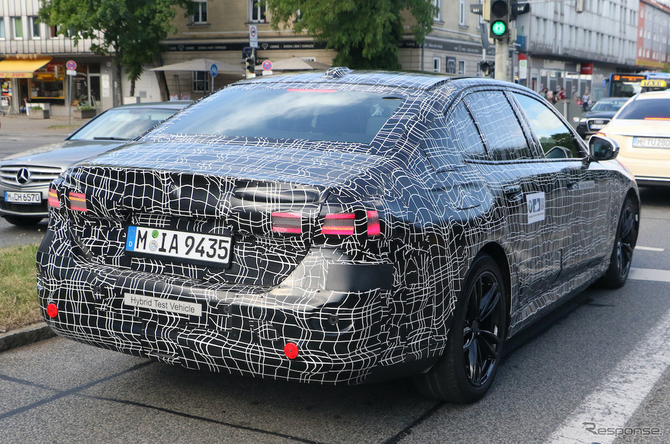 BMW 5シリーズ 次期型プロトタイプ(スクープ写真)《APOLLO NEWS SERVICE》