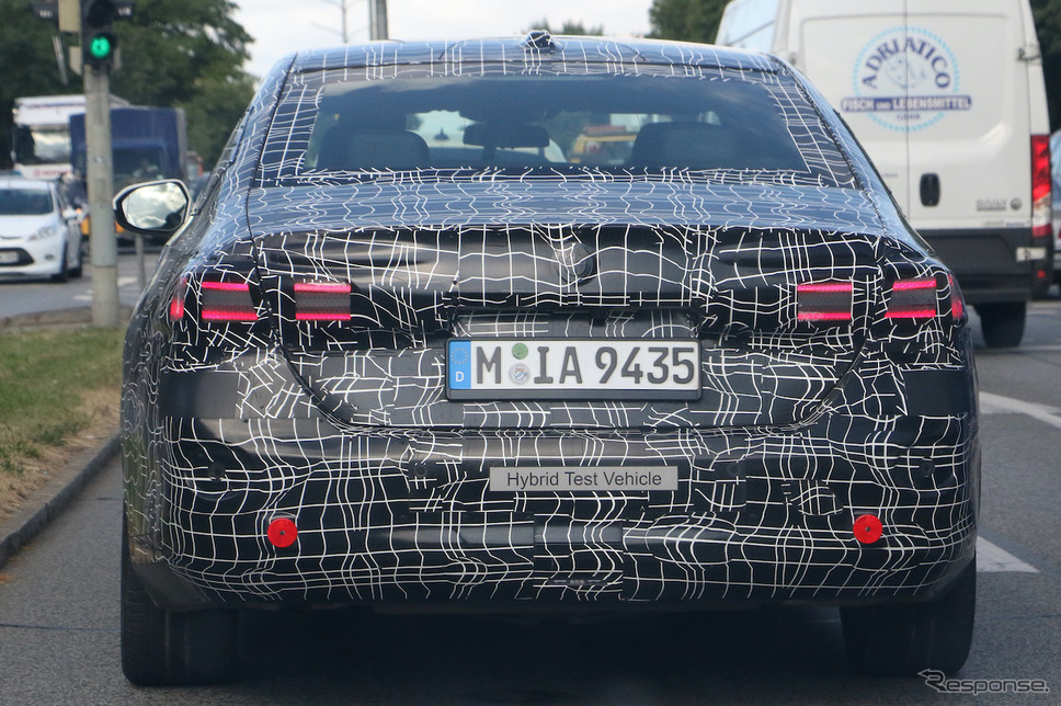 BMW 5シリーズ 次期型プロトタイプ(スクープ写真)《APOLLO NEWS SERVICE》