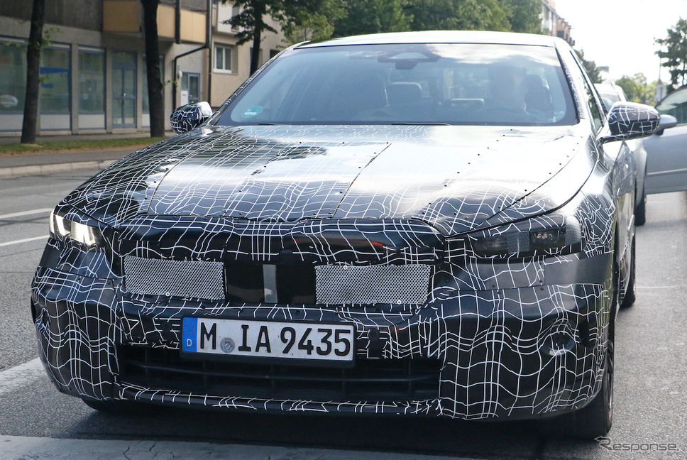 BMW 5シリーズ 次期型プロトタイプ(スクープ写真)《APOLLO NEWS SERVICE》