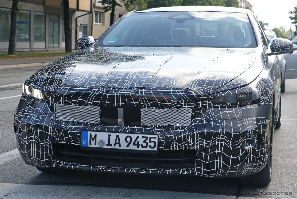 BMW 5シリーズ 次期型プロトタイプ(スクープ写真)《APOLLO NEWS SERVICE》