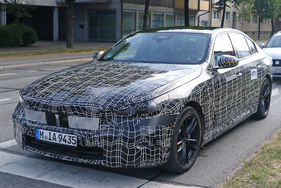 BMW 5シリーズ 次期型プロトタイプ(スクープ写真)《APOLLO NEWS SERVICE》