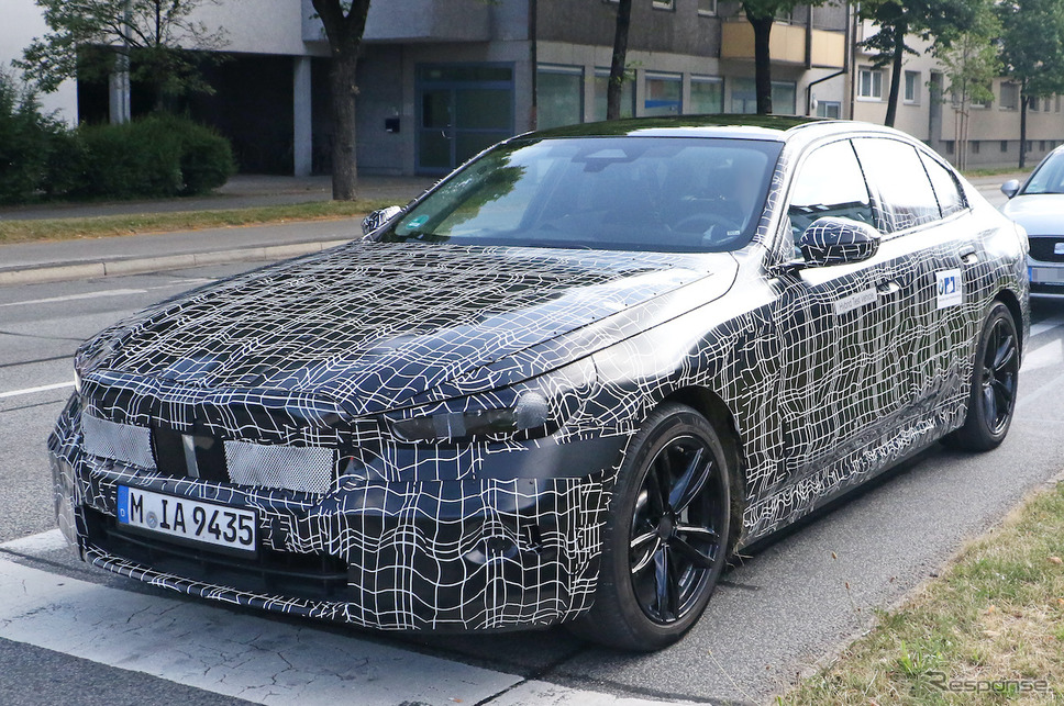 BMW 5シリーズ 次期型プロトタイプ(スクープ写真)《APOLLO NEWS SERVICE》