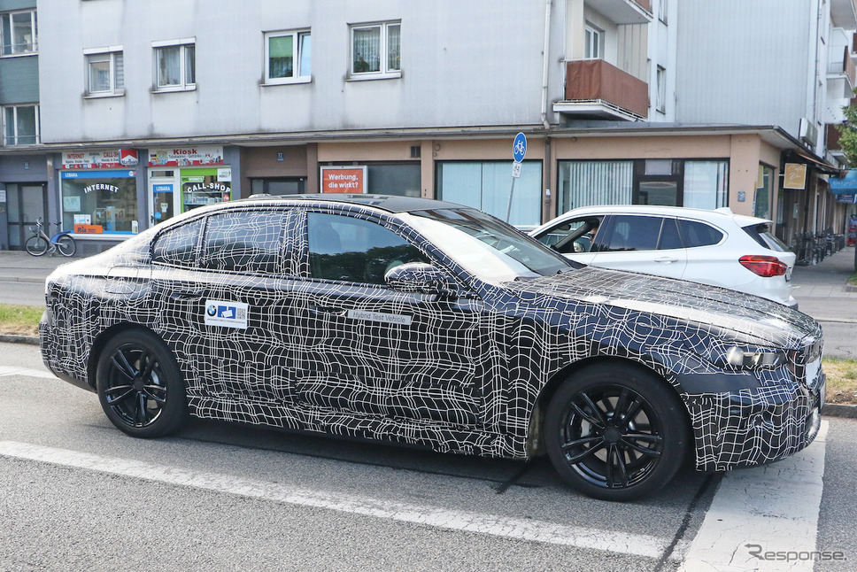 BMW 5シリーズ 次期型プロトタイプ(スクープ写真)《APOLLO NEWS SERVICE》