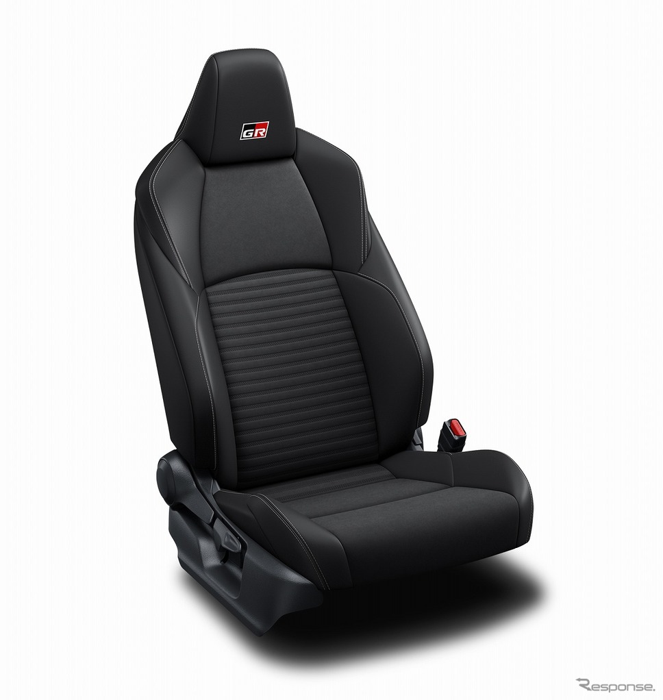 専用スポーティシート(GRロゴ付)《写真提供 トヨタ自動車》
