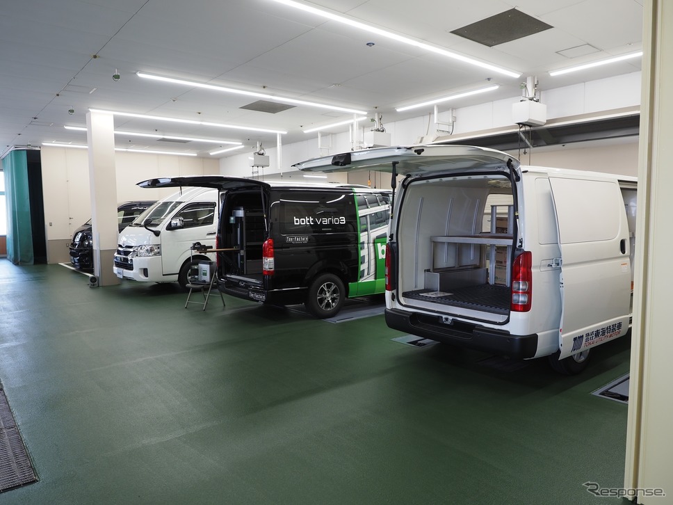 ワークピット横浜に並んだ展示車両《写真提供 ウエインズグループ「ワークピット横浜」》