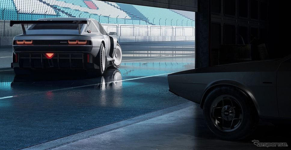 ヒョンデ N ビジョン 74と1974年に発表された「ポニークーペ」（右）《photo by Hyundai》