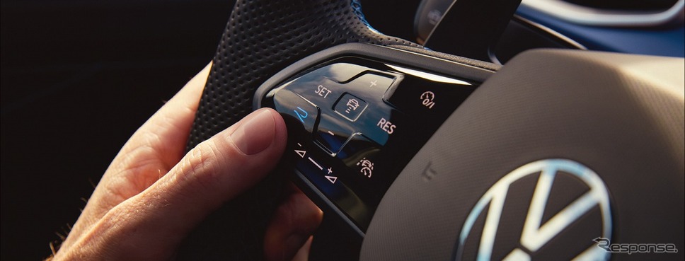 VW TロックR R専用レザーマルチファンクションステアリングホイール(Rボタン付)《写真提供 フォルクスワーゲンジャパン》