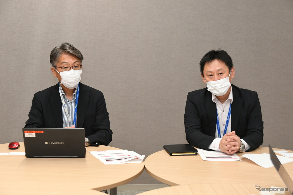 プリウスについて語る菅野主幹と大矢主査(右《写真撮影 安藤貴史》
