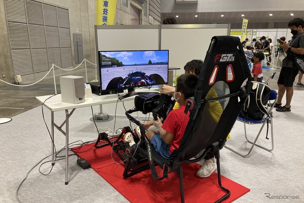 学生フォーミュラシミュレーター(自動車技術会/キッズエンジニア2022)《写真撮影 高木啓》