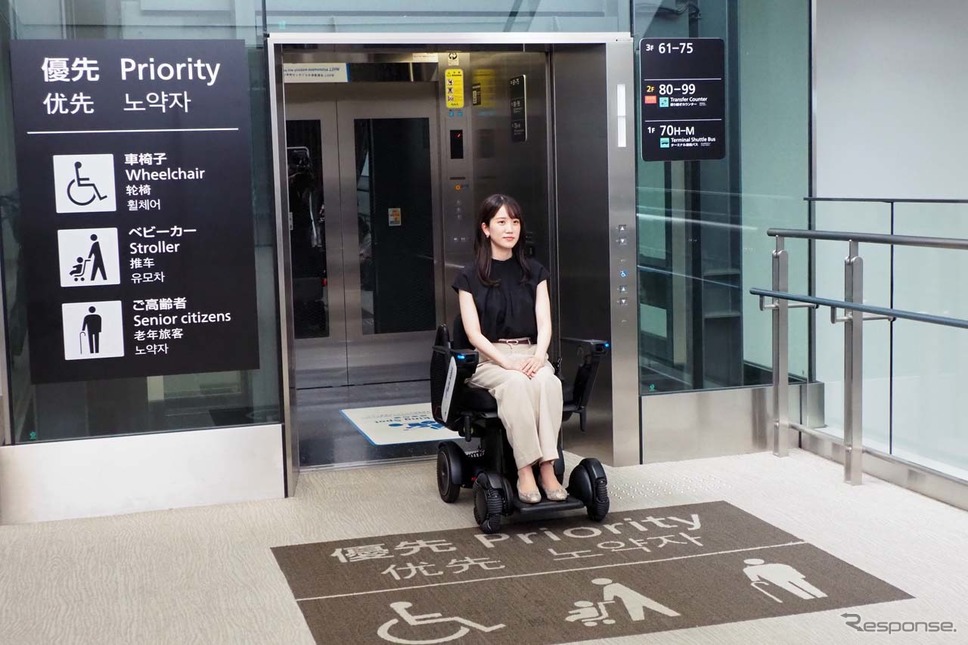 成田空港とWHILLが自動走行パーソナルモビリティのエレベータ連携を世界で初めて実現した《写真撮影 会田肇》