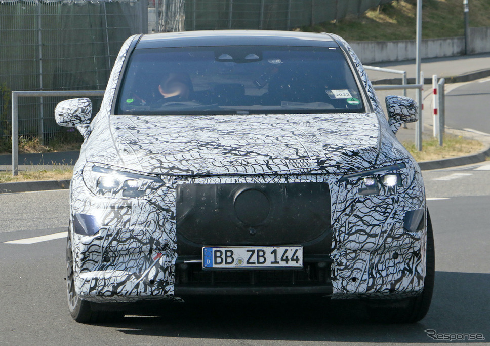 メルセデス AMG EQE 53 SUV プロトタイプ(スクープ写真)《APOLLO NEWS SERVICE》
