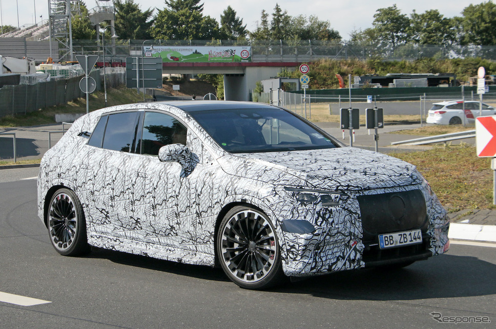 メルセデス AMG EQE 53 SUV プロトタイプ(スクープ写真)《APOLLO NEWS SERVICE》