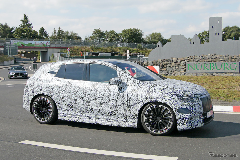 メルセデス AMG EQE 53 SUV プロトタイプ(スクープ写真)《APOLLO NEWS SERVICE》
