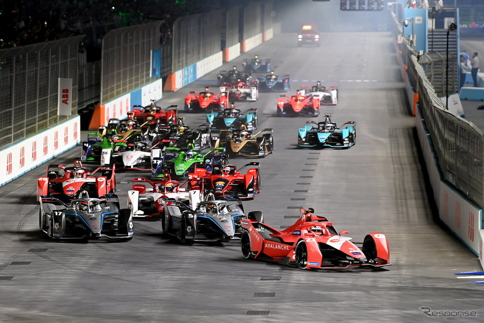 伝統的なモータースポーツらしいバトルと新しさが混在するFEFormula E