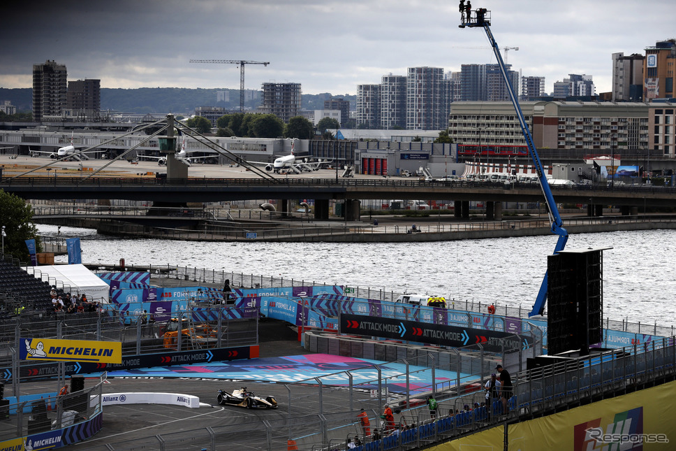 テムズ川に沿ったウォーターフロントの再開発地域でロンドンEプリが行われたFormula E