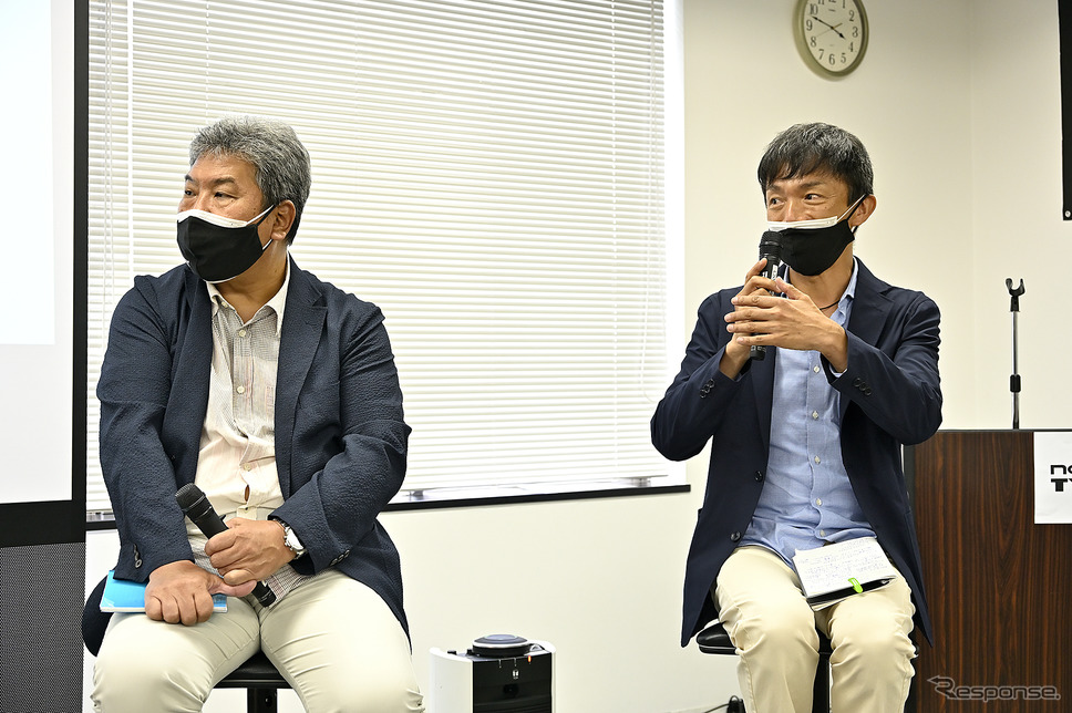 モータージャーナリスト 斎藤聡氏(左)、岡本幸一郎氏(右)《写真撮影:雪岡直樹》
