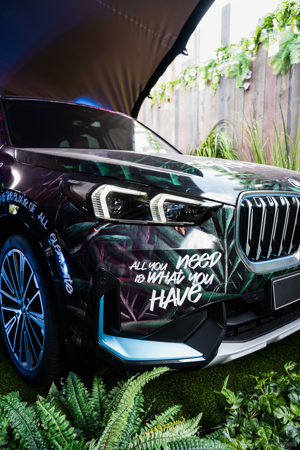 BMW iX1 のアートカー《photo by BMW》
