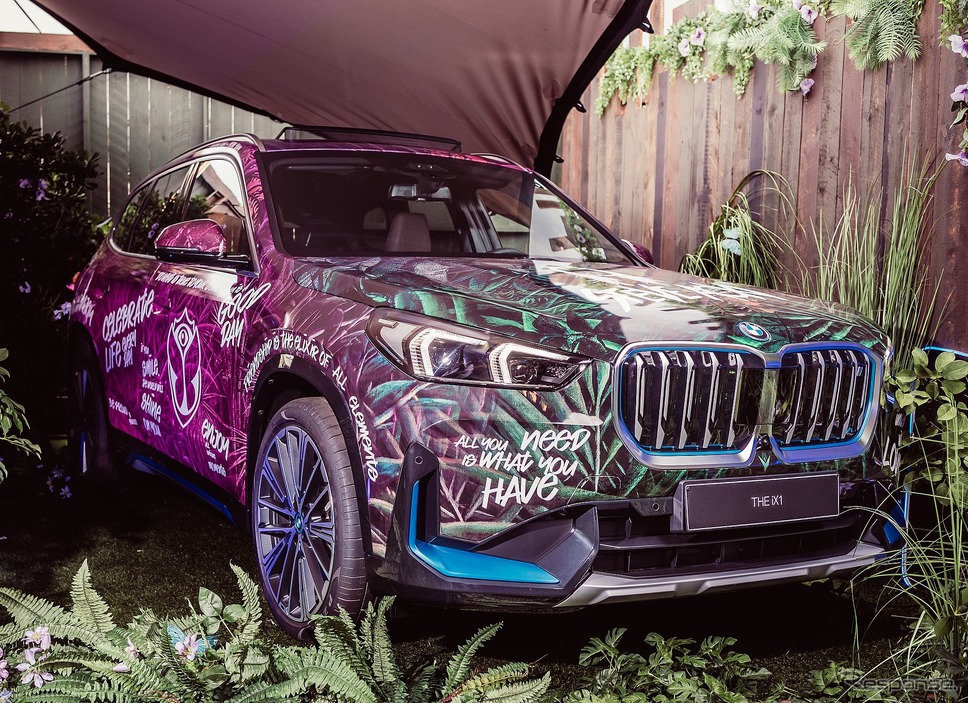 BMW iX1 のアートカー《photo by BMW》