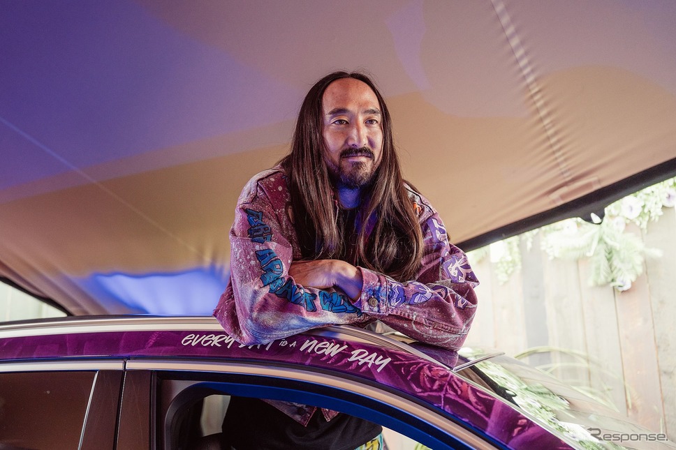 BMW iX1 のアートカーとスティーブ・アオキ氏《photo by BMW》