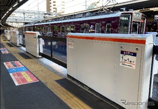 阪急の十三駅3号線ホームに整備されている可動式ホーム柵。《写真提供 阪急電鉄》
