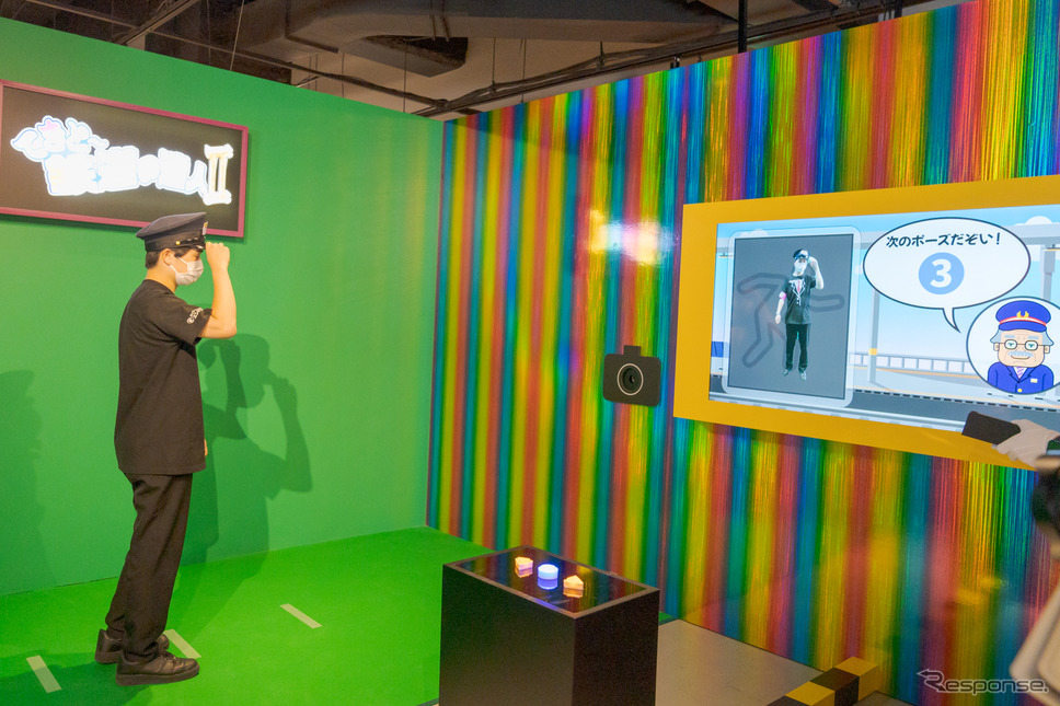 全身を使ってポーズを付けて楽しむゲームもあった。《写真撮影 関口敬文》