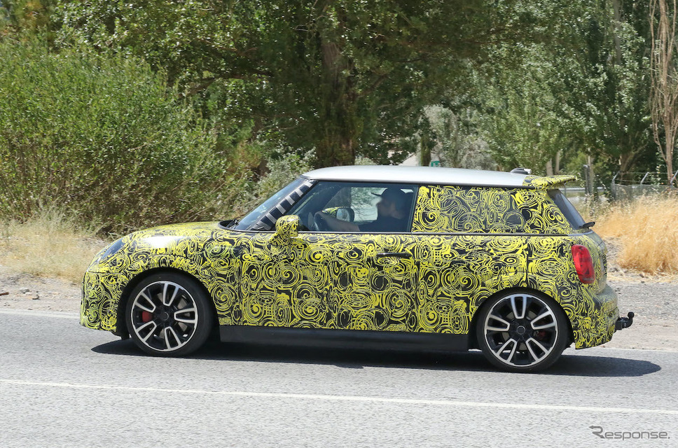 MINI JCW 改良新型プロトタイプ(スクープ写真)《APOLLO NEWS SERVICE》