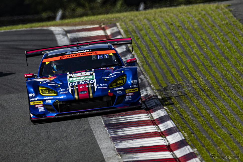 GT300クラス優勝の#61 SUBARU BRZ R&D SPORT(井口卓人/山内英輝)《写真撮影 益田和久》