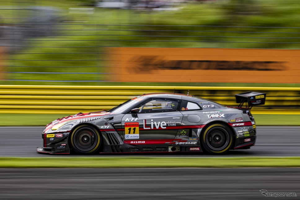 GT300クラス2位の#11 GAINER TANAX GT-R(安田 裕信/石川 京侍)《写真撮影 益田和久》