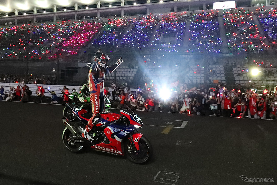 優勝した#33 Team HRC（長島哲太）のウイニングラン《撮影 竹内英士》